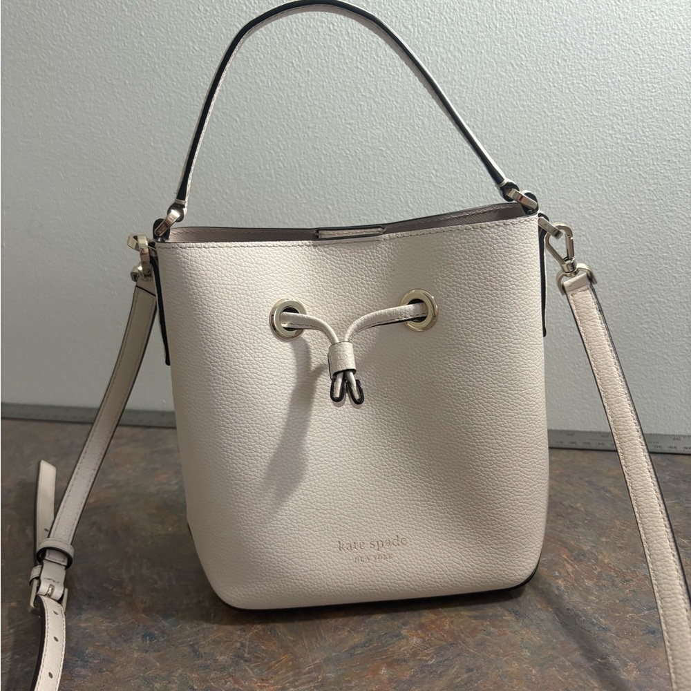 Darling Kate Spade mini bucket bag- white